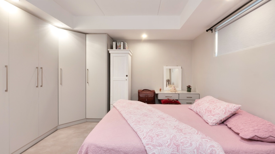 5 Bedroom Property for Sale in Agulhas Western Cape